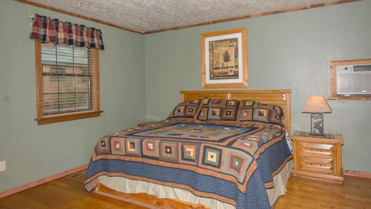 Whispering Pine Holiday home *